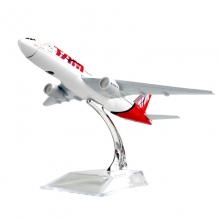 AIRPLANE BOEING 777 BRAZIL TAM AIRPLANE MODEL 16CM