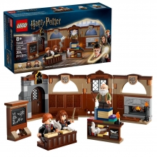 LEGO 76442 HARRY POTTER CASTILLO DE HOGWARTS CLASE DE ENCANTAMIENTOS