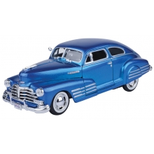 MOTORMAX 73266 CHEVY AEROSEDAN 1:24 METALLIC BLUE OR METALLIC RED