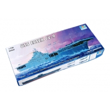 TRUMPETER 05728 1/700 USS ESSEX CV 9